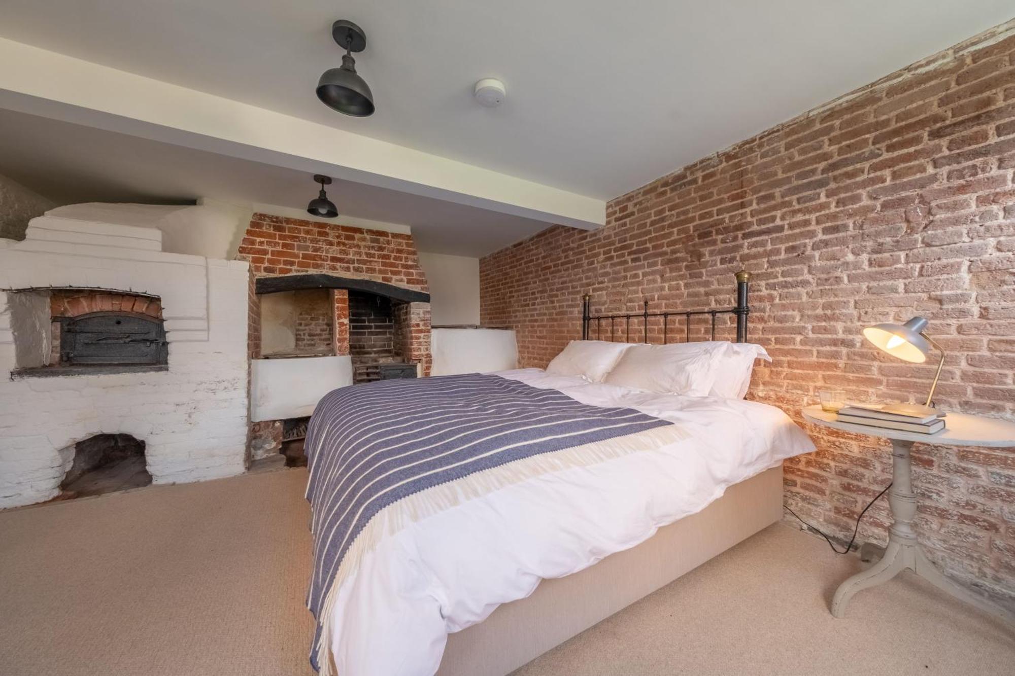 River House Kersey Экстерьер фото